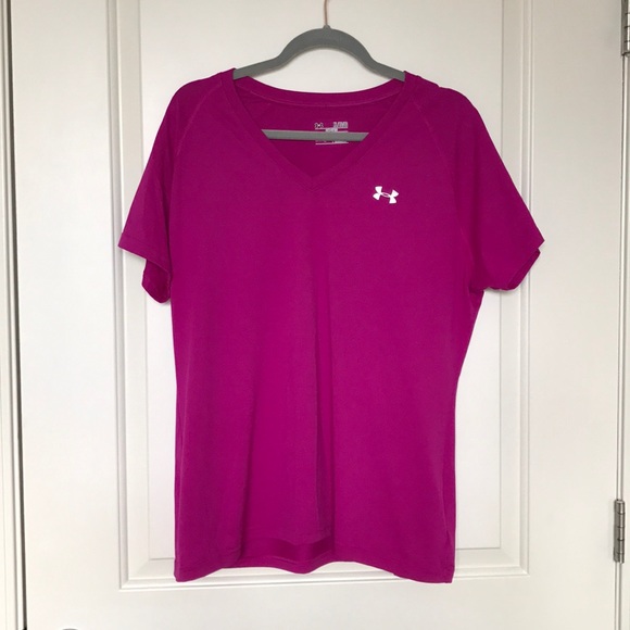 Under Armour Tops - UNDER ARMOUR • Semi-Fitted Short Sleeve Top